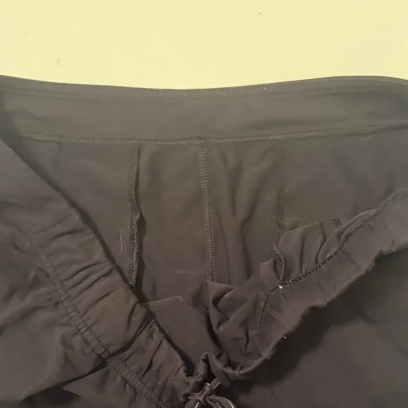 GUC - Lululemon Black Pants - Picture 2 of 8